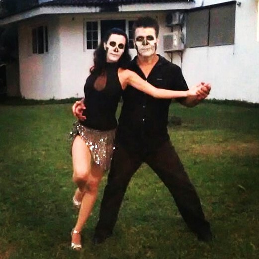 Israel Andalón y Sujel Espinoza en el festival de Día de Muertos 2017 en Centro Cultural Biblioteca Los Mangos, Puerto Vallarta.