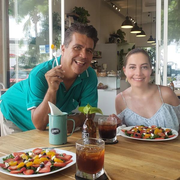 Fabiola and Israel at Elforoteo Café: