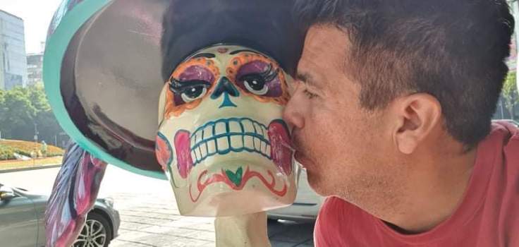 Kissing a Catrina.