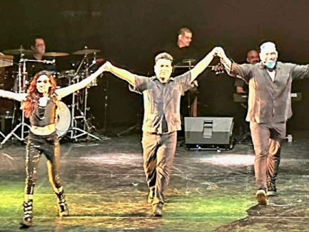 Créditos Finales ¿Qué Hace Usted en Mi Sála?