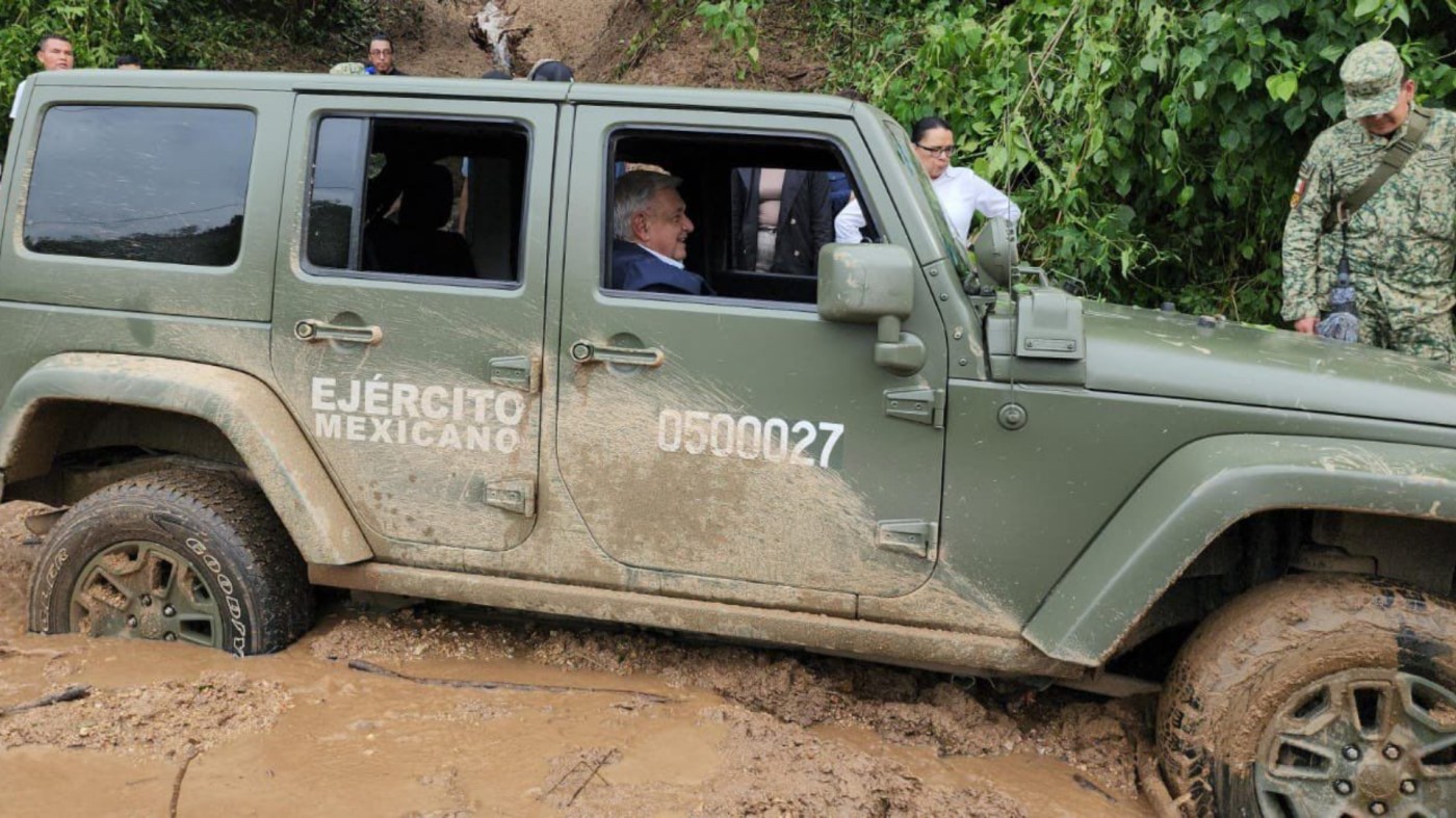 El Jeep atascado de AMLO