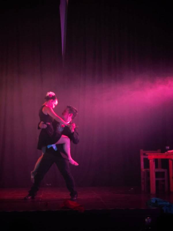 Tango Entre Flores y Raices