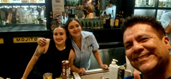 Bartenders de la Bodeguita y yo